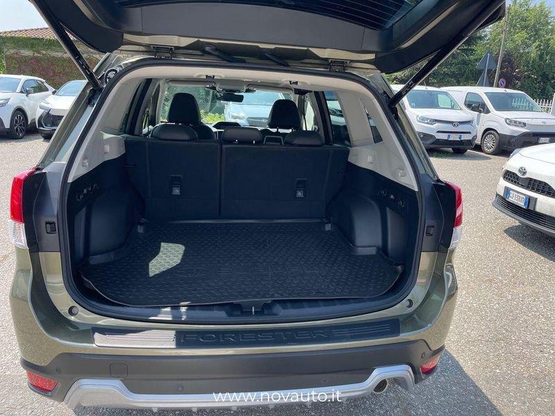 Subaru Forester 2.0 e-Boxer Premium auto
