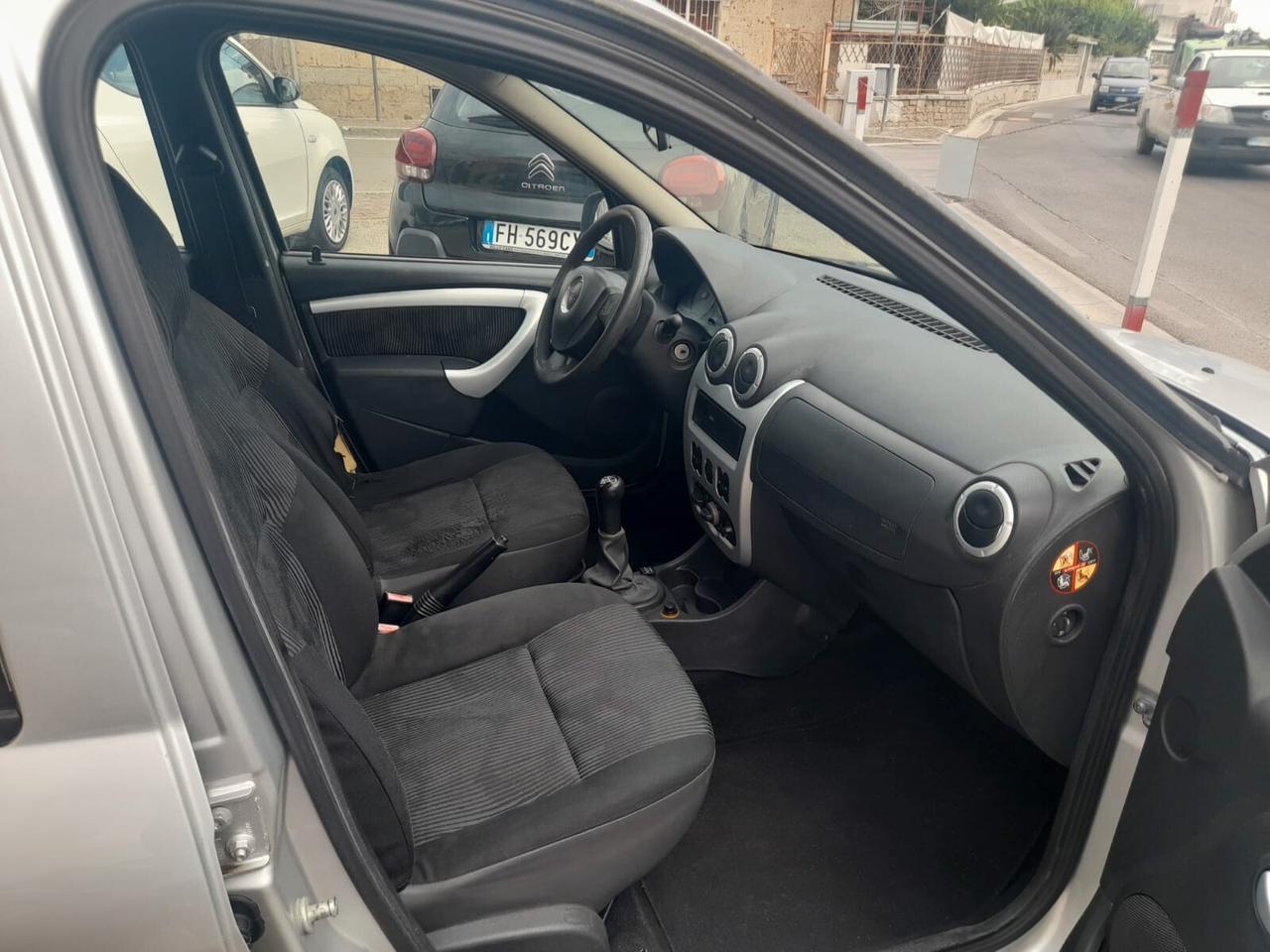 Dacia Logan 1.6cc gpl 12 mesi garanzia-2009