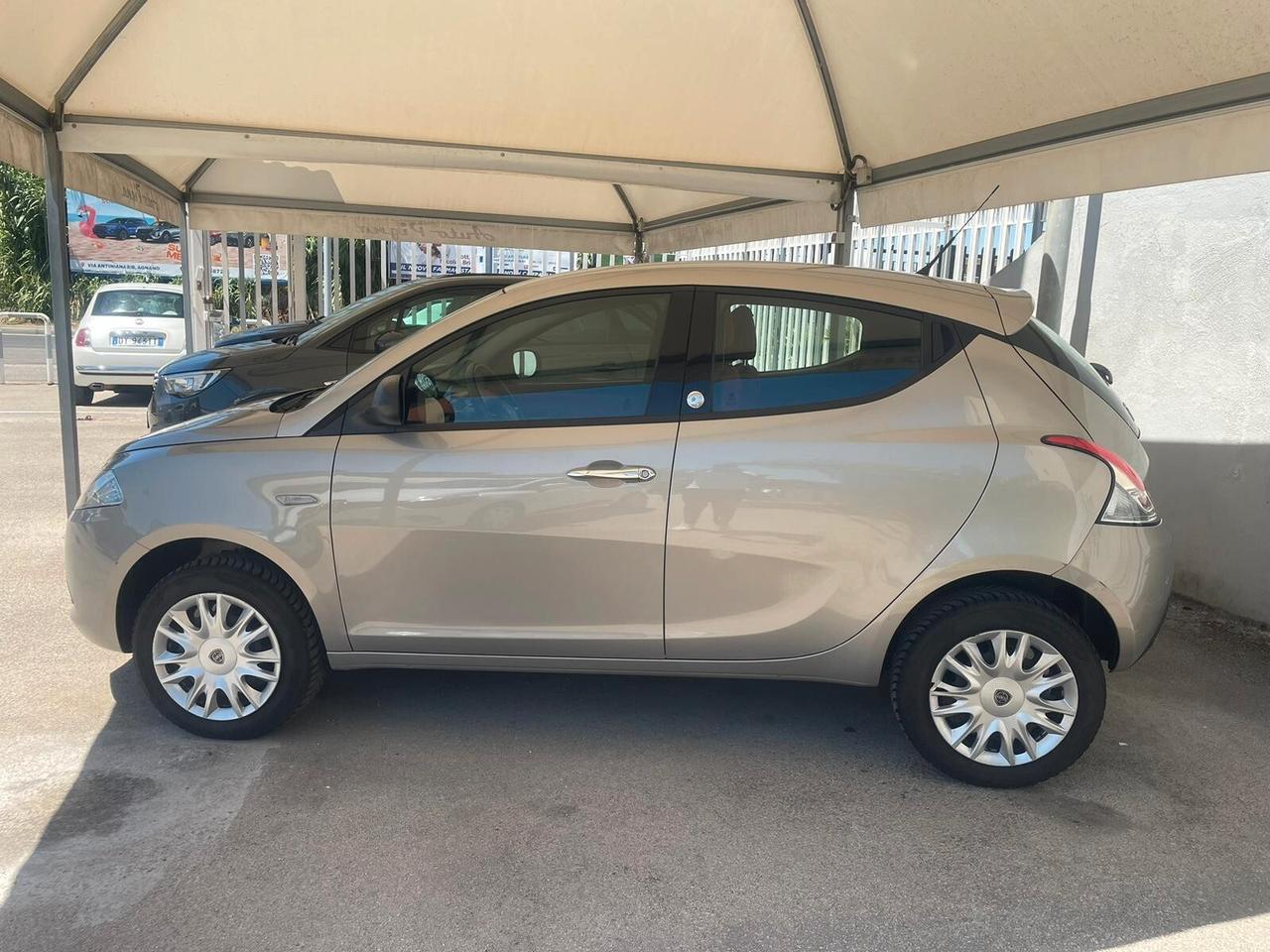 Lancia Ypsilon 0.9 TwinAir 85 CV 5 porte Metano Ecochic Gold