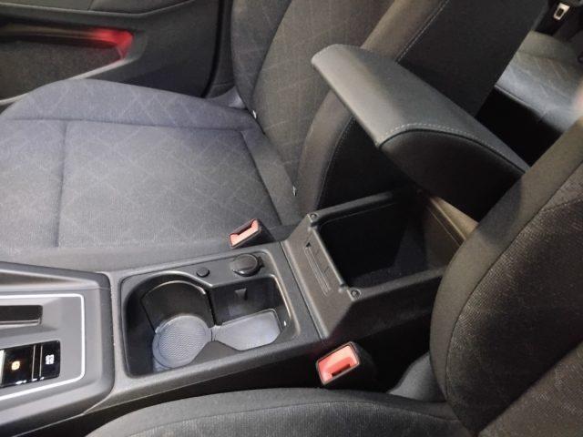 VOLKSWAGEN Golf 1.0 eTSI EVO Life DSG 17" MHEV
