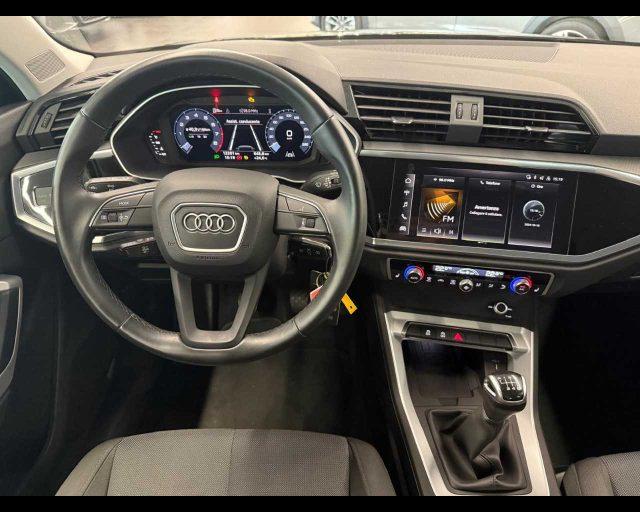 AUDI Q3 35 TFSI Business