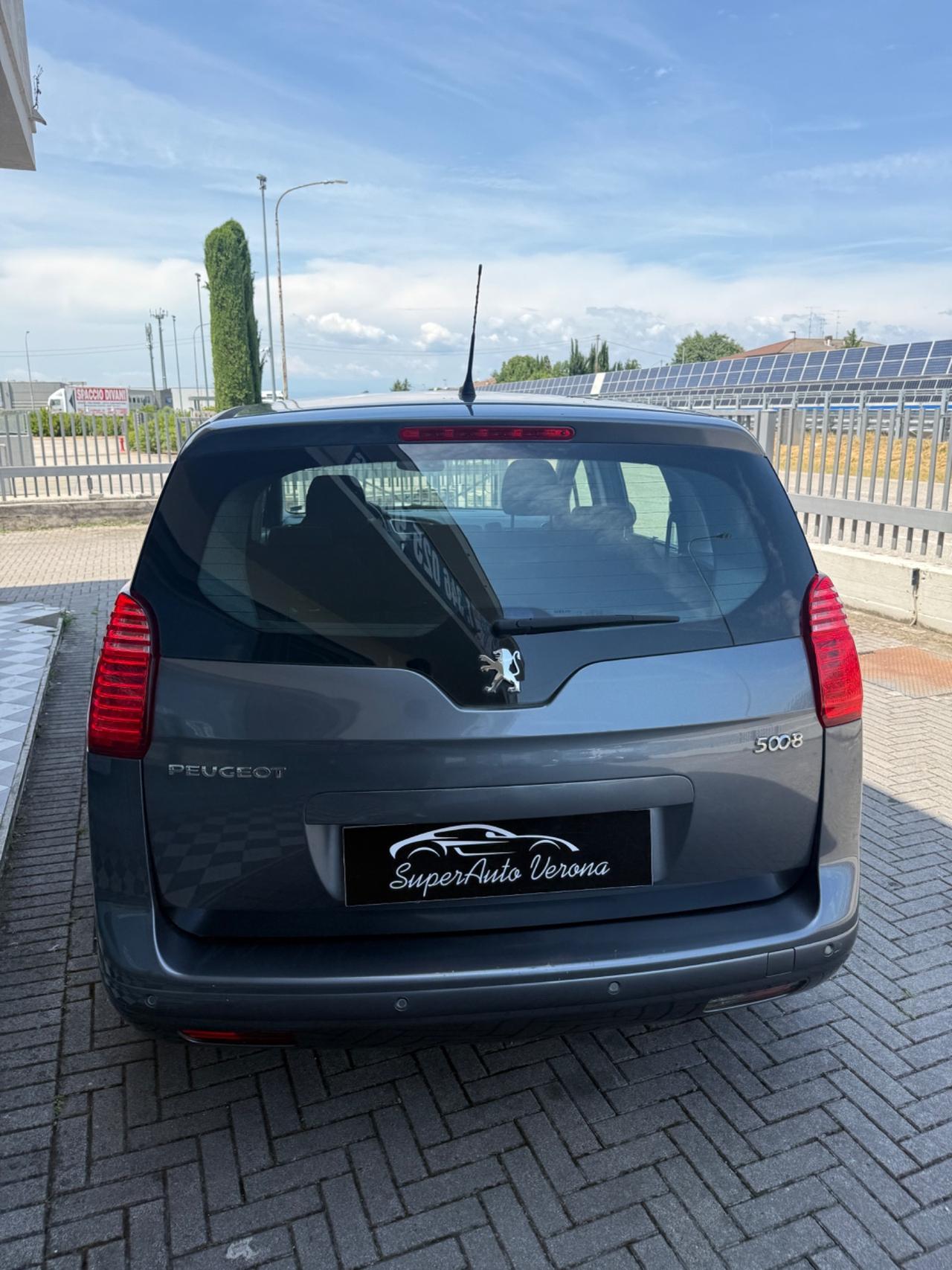 Peugeot 5008 1.6 e-HDi 112CV Stop&Start cambio robotizzato Féline