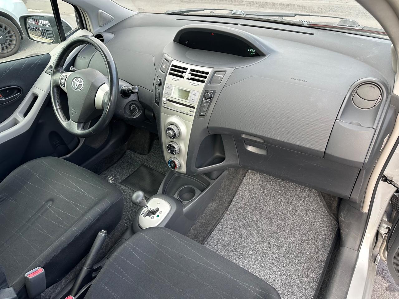 Toyota Yaris 1.3 5 porte Luna