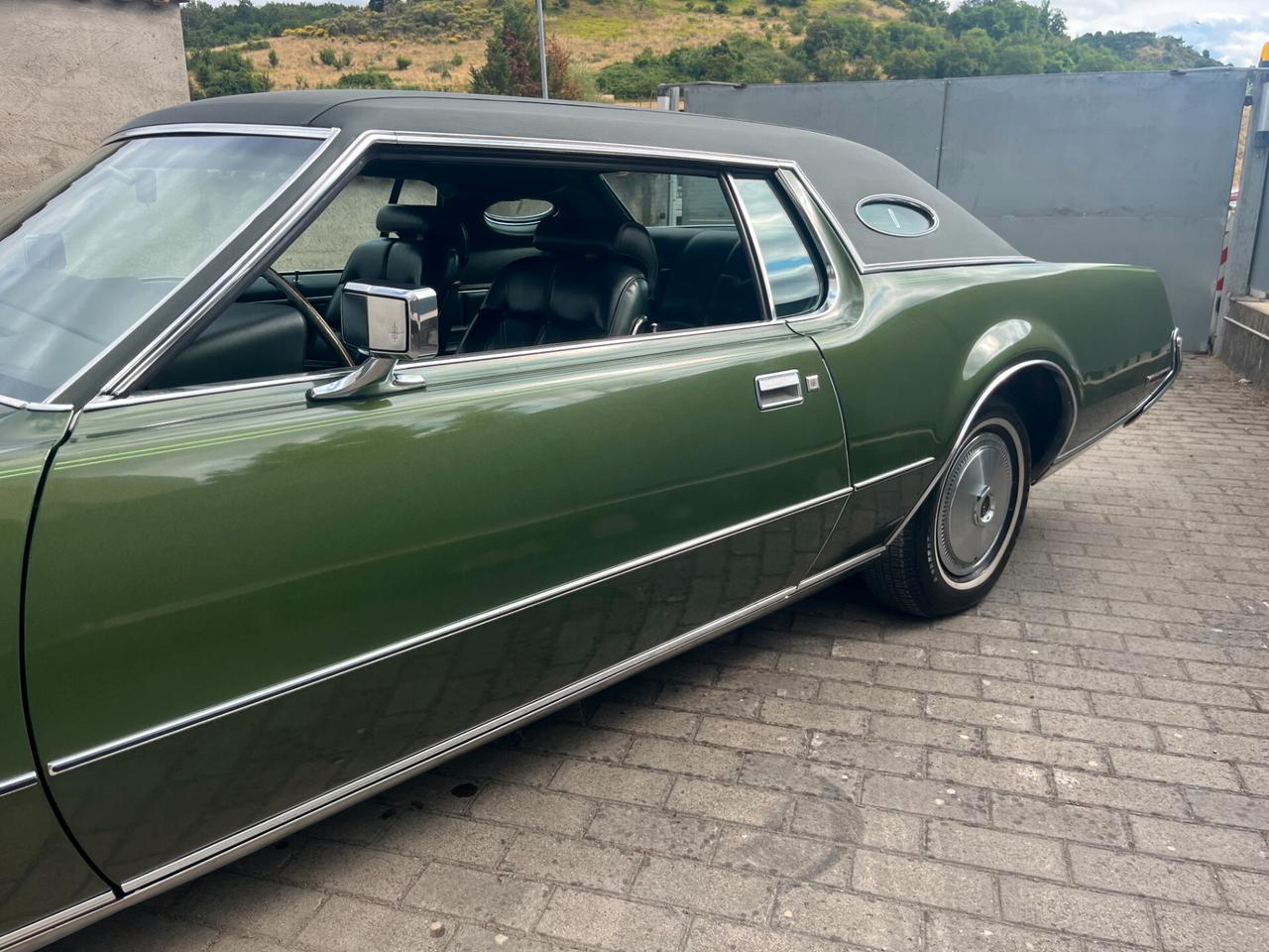 Lincoln Continental Mark IV