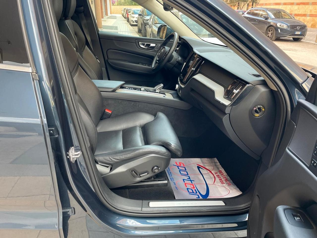 Volvo XC 60 B4 (d) 20d 197CV Aut. INSCRIPTION TETTO NAVY PELLE LED 19