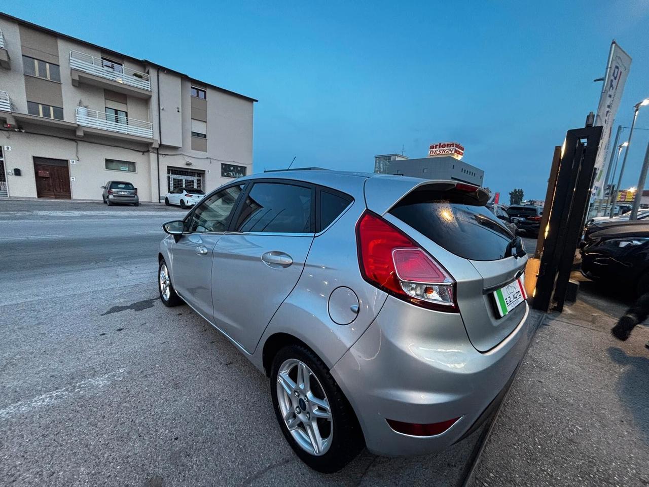 Ford Fiesta 1.5 TDCi 75CV 5 porte Titanium