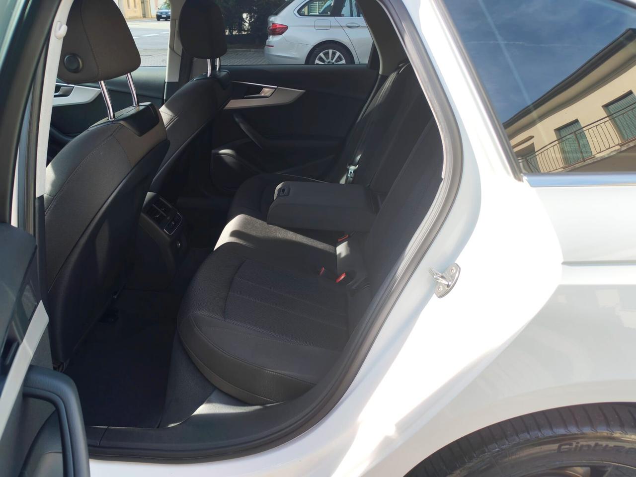 Audi A4 Avant 30 TDI/136 CV S tronic Business Advanced