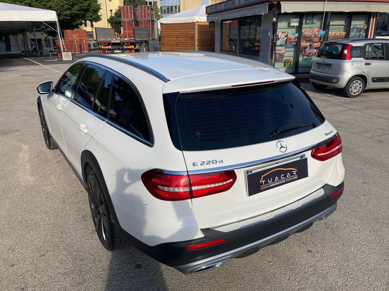 Mercedes-Benz E 220 E-Class E #6086
