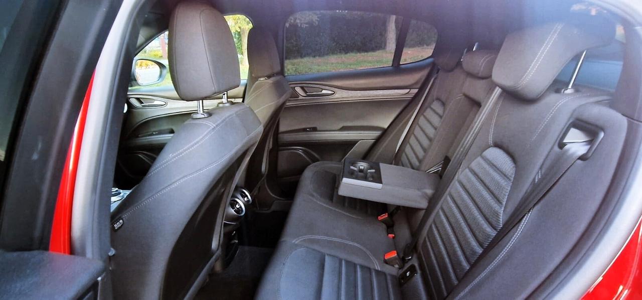 Alfa Romeo Stelvio 2.2 Turbodiesel 160 CV AT8 RWD Super