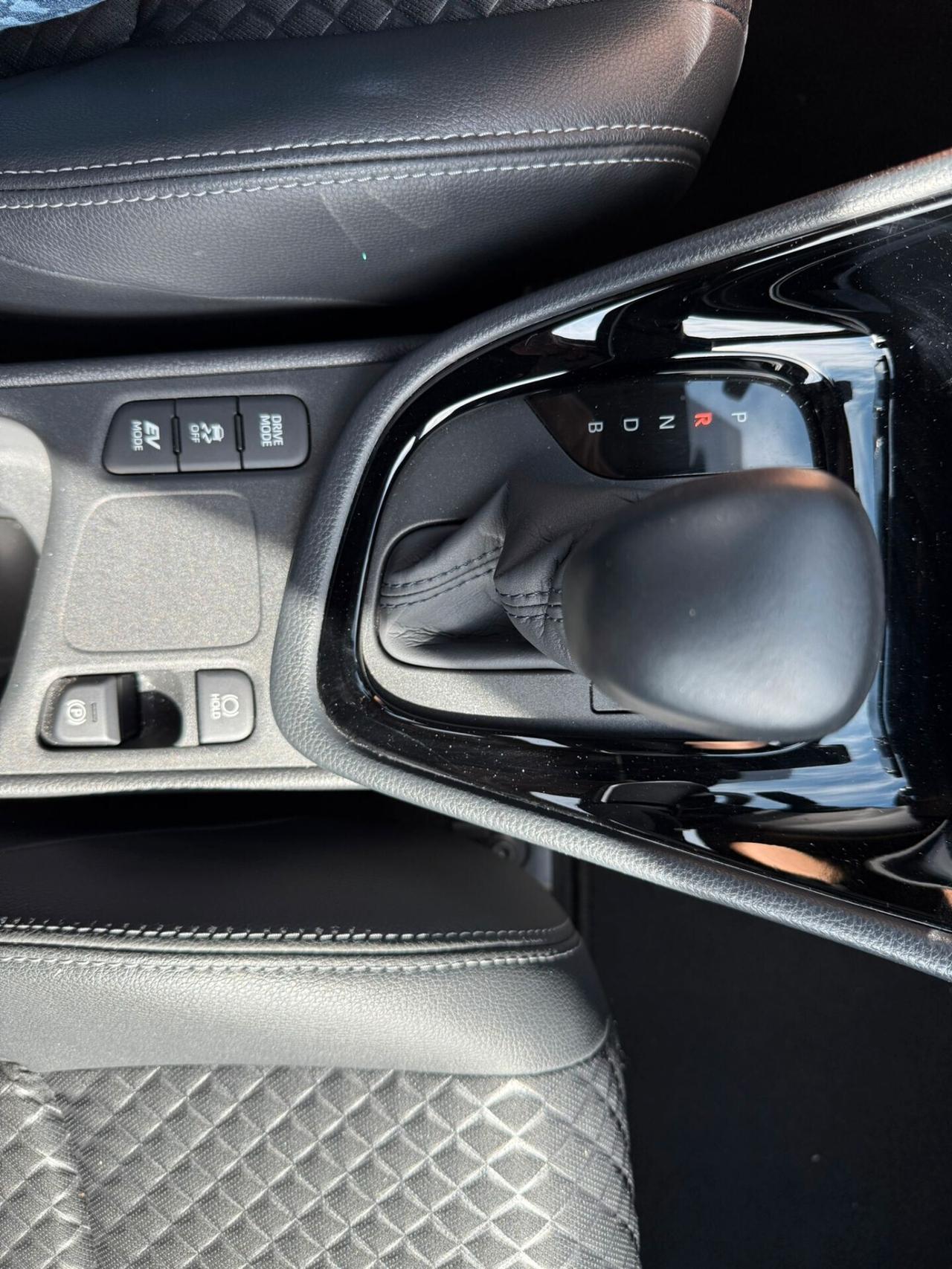 Toyota Yaris 1.5h Lounge PREZZO REALE