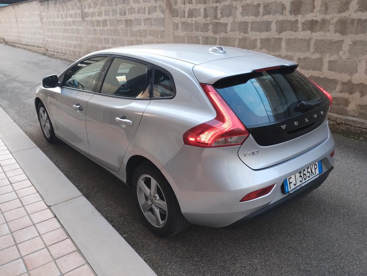 VOLVO V40 BUSINESS 2.0 D2 120 CV – 2017