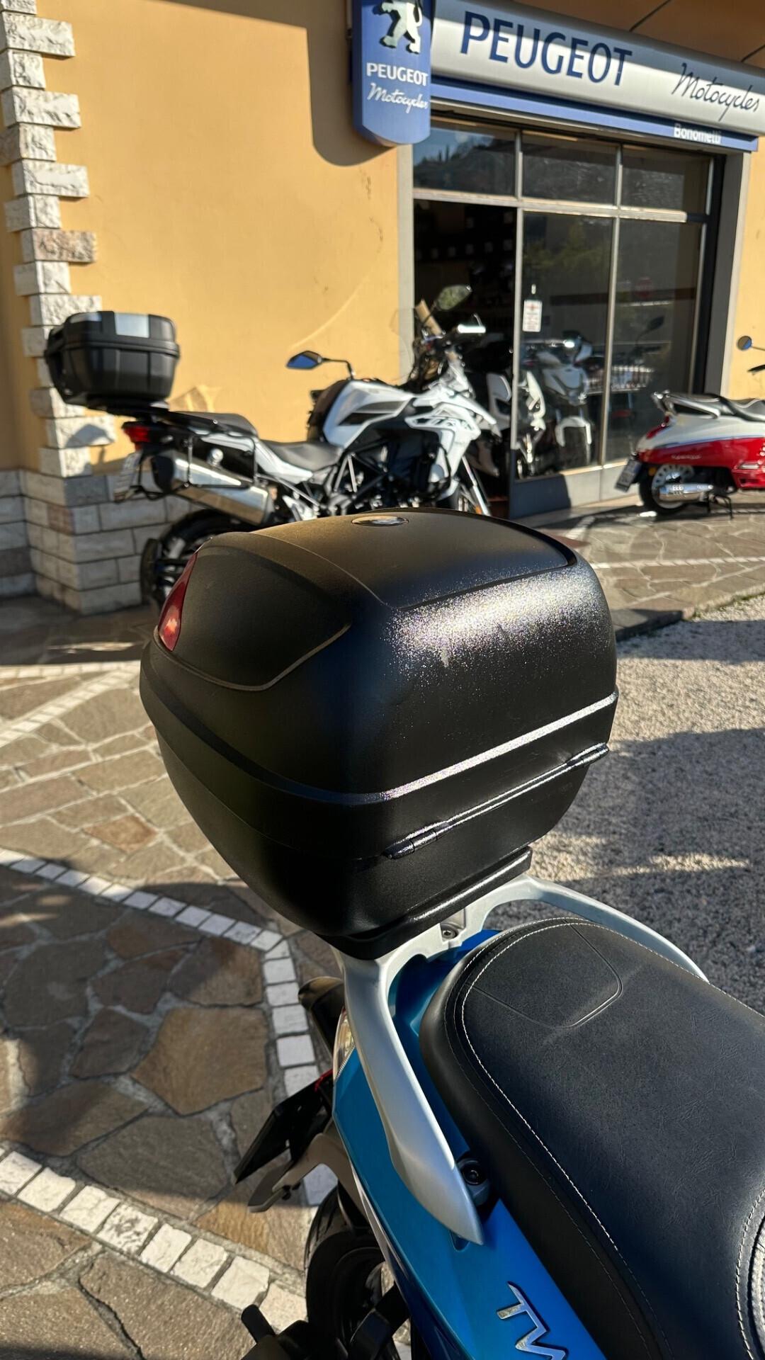 Peugeot Tweet Evo 2 150con Parabrezza e bauletto