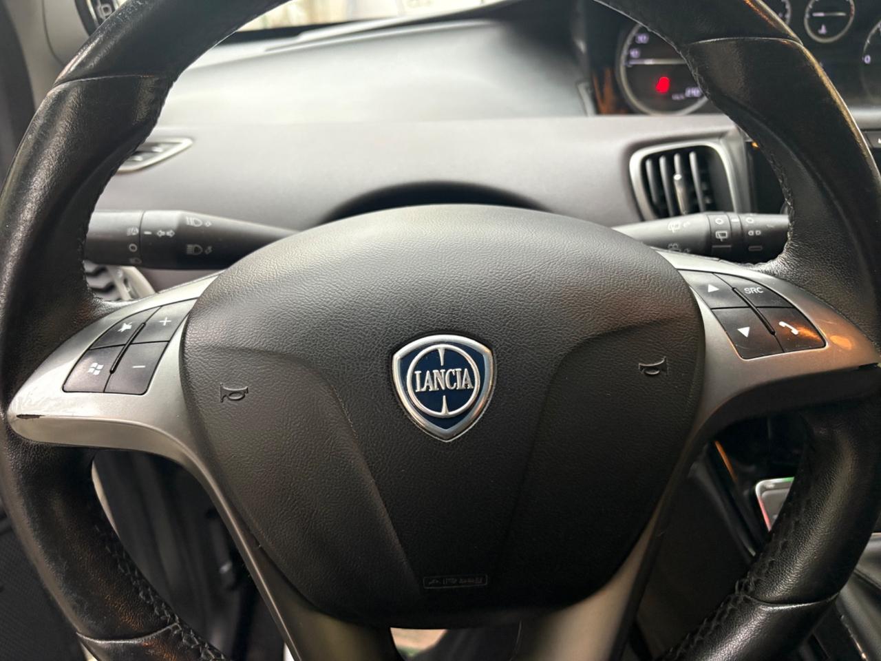 Lancia Ypsilon 1.3 MJT 16V 95 CV 5 porte S&S Silver