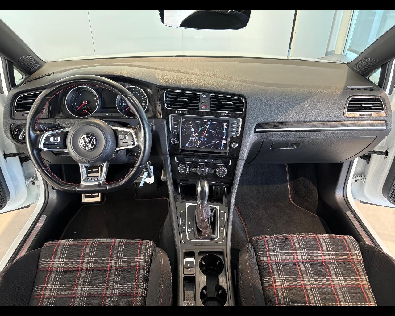 VOLKSWAGEN GOLF GTI PERFORMANCE DSG