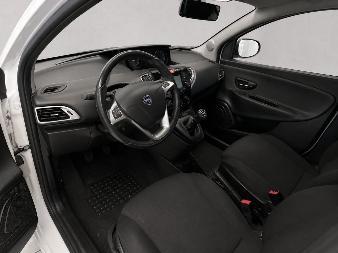 Lancia Ypsilon 1.0 FireFly 5 porte S&S Hybrid Ecochic Gold
