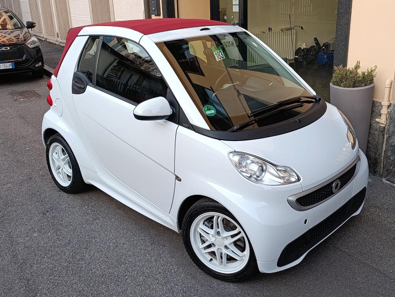 Smart ForTwo 1.0 71cv MHD cabrio Brabus Style Capote Rossa