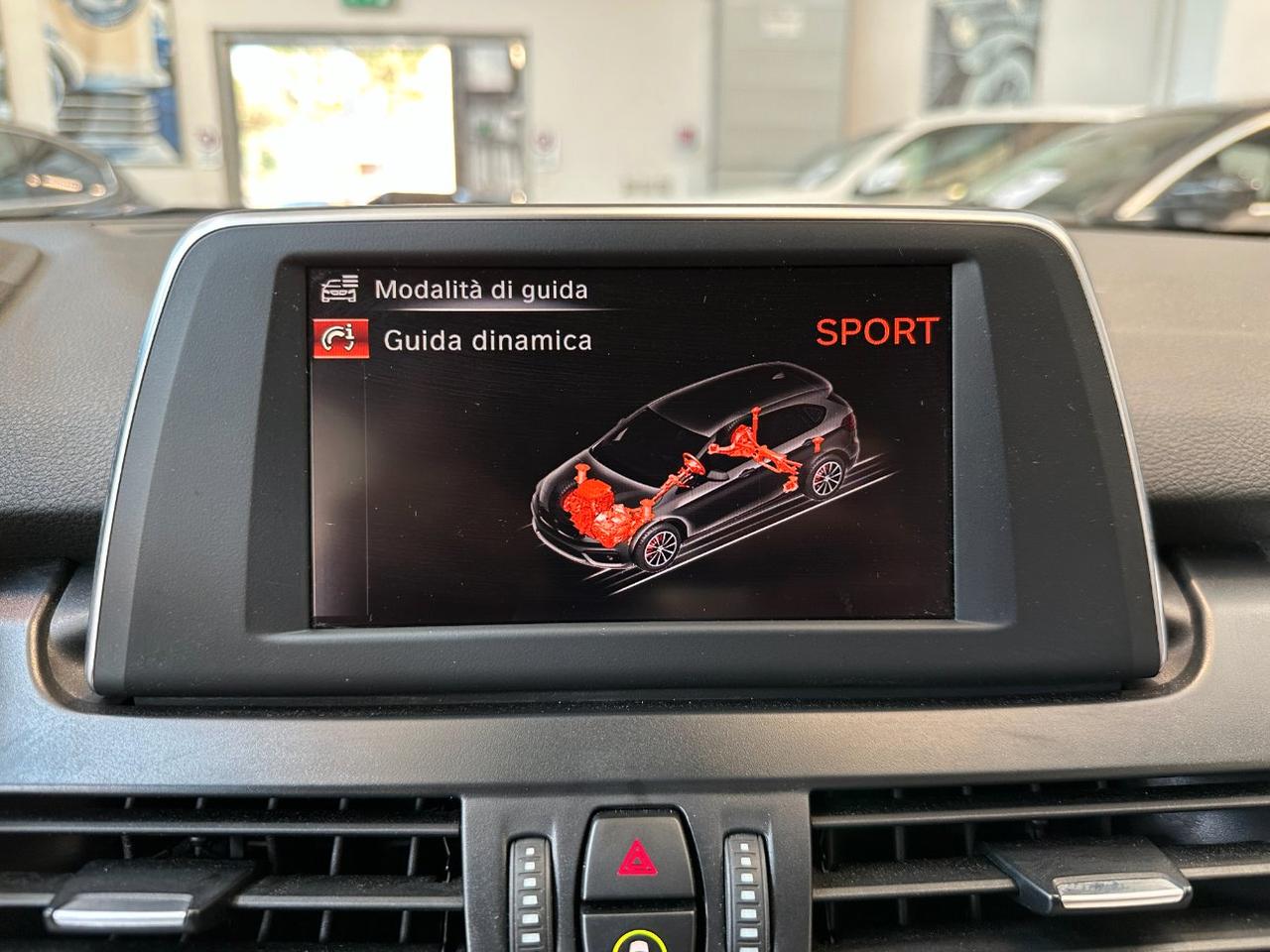 BMW 216 d Active Tourer Luxury Auto - LED - 17" - Pelle - Navi