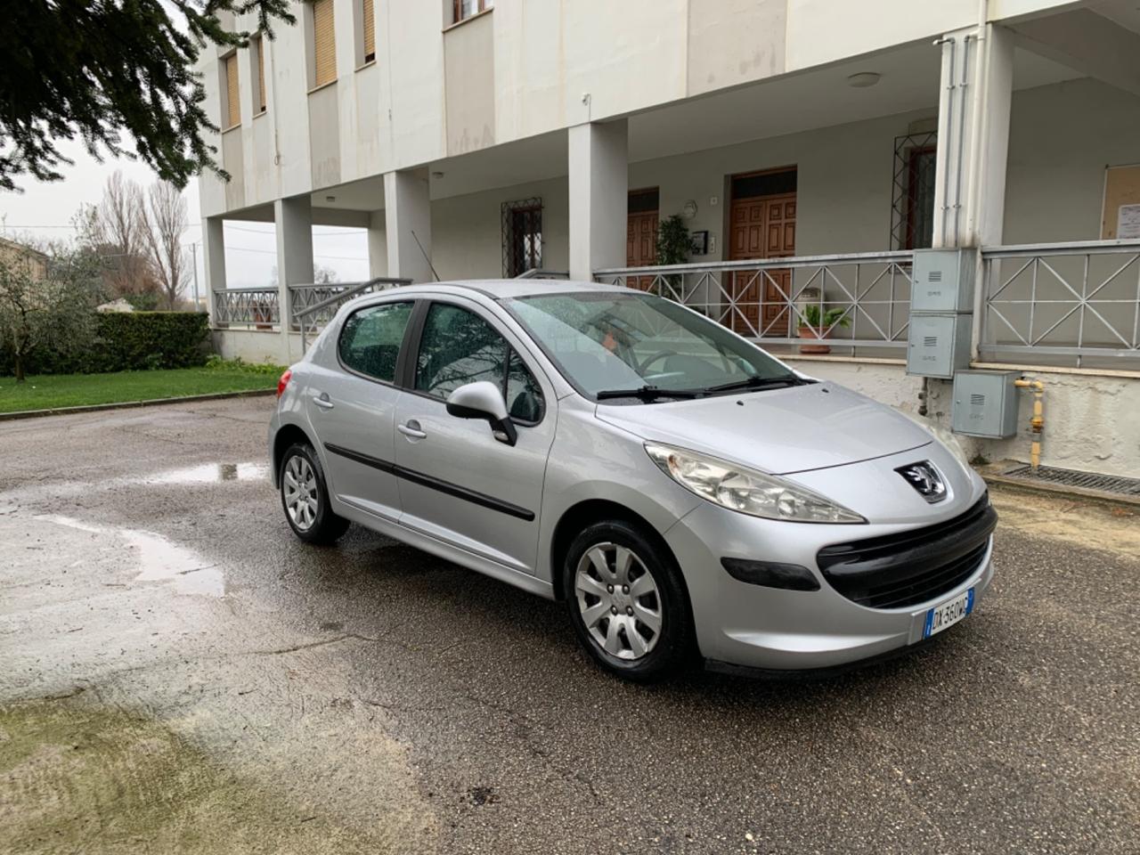 Peugeot 207 1.4 ECO GPL di serie neopatentati