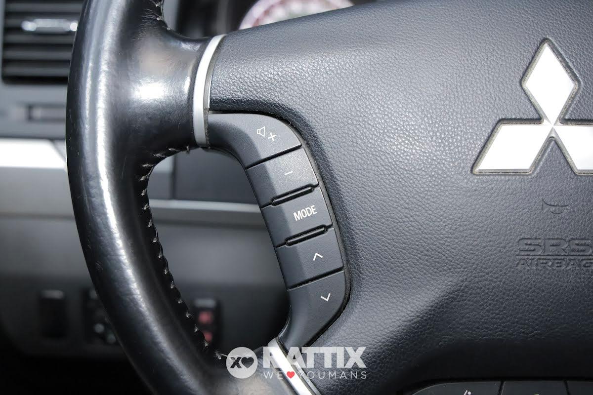 Mitsubishi Pajero 3.2 DI-D Instyle 5p 7p.ti auto + tetto apribile