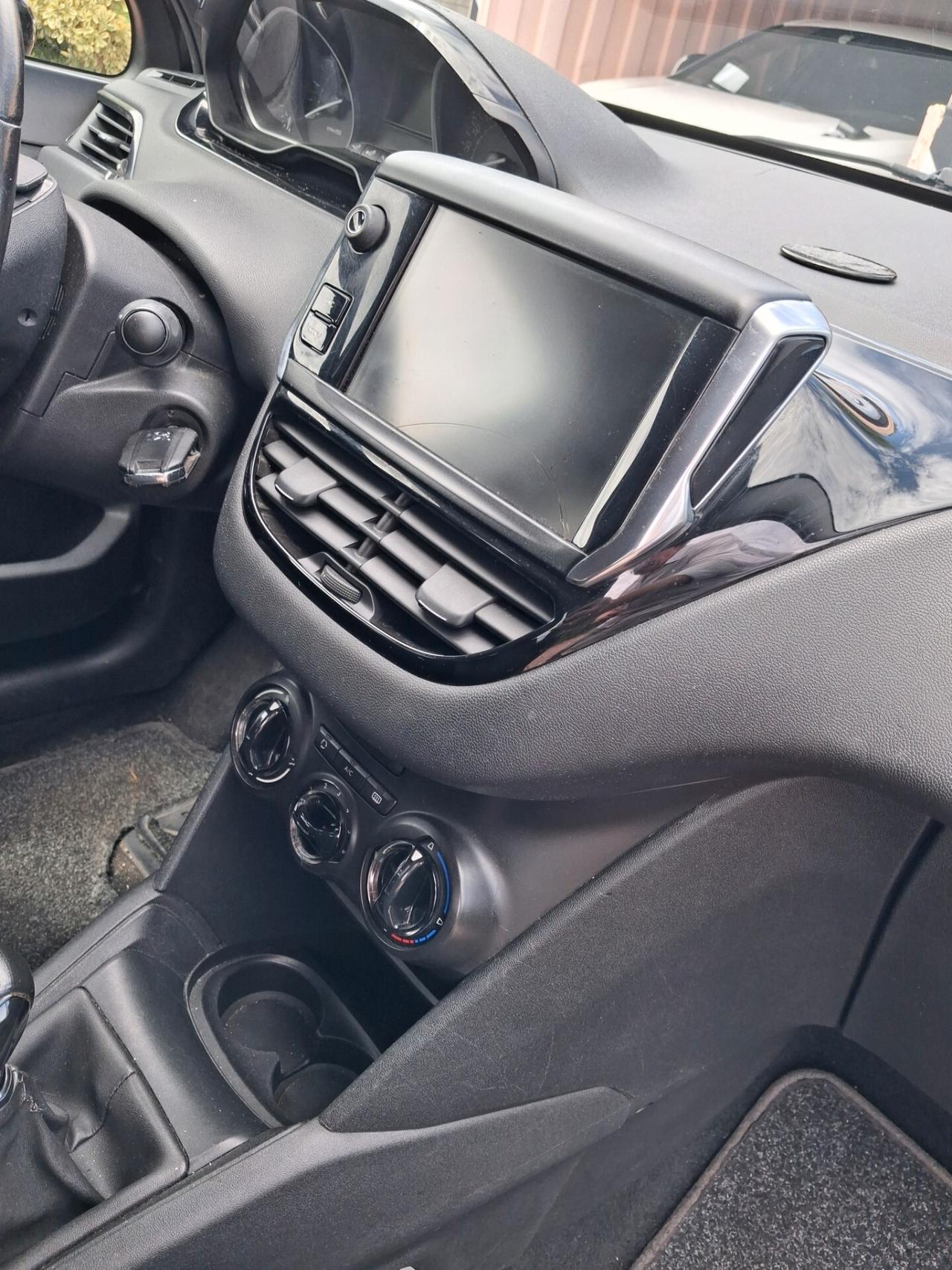 Peugeot 208 BlueHDi 75 5 porte Black Line