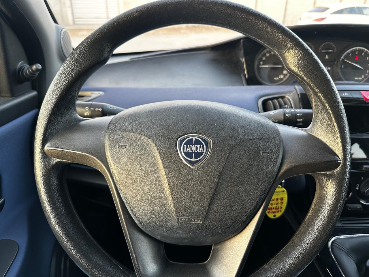Lancia Ypsilon 1.2 69 CV 5 porte Gold
