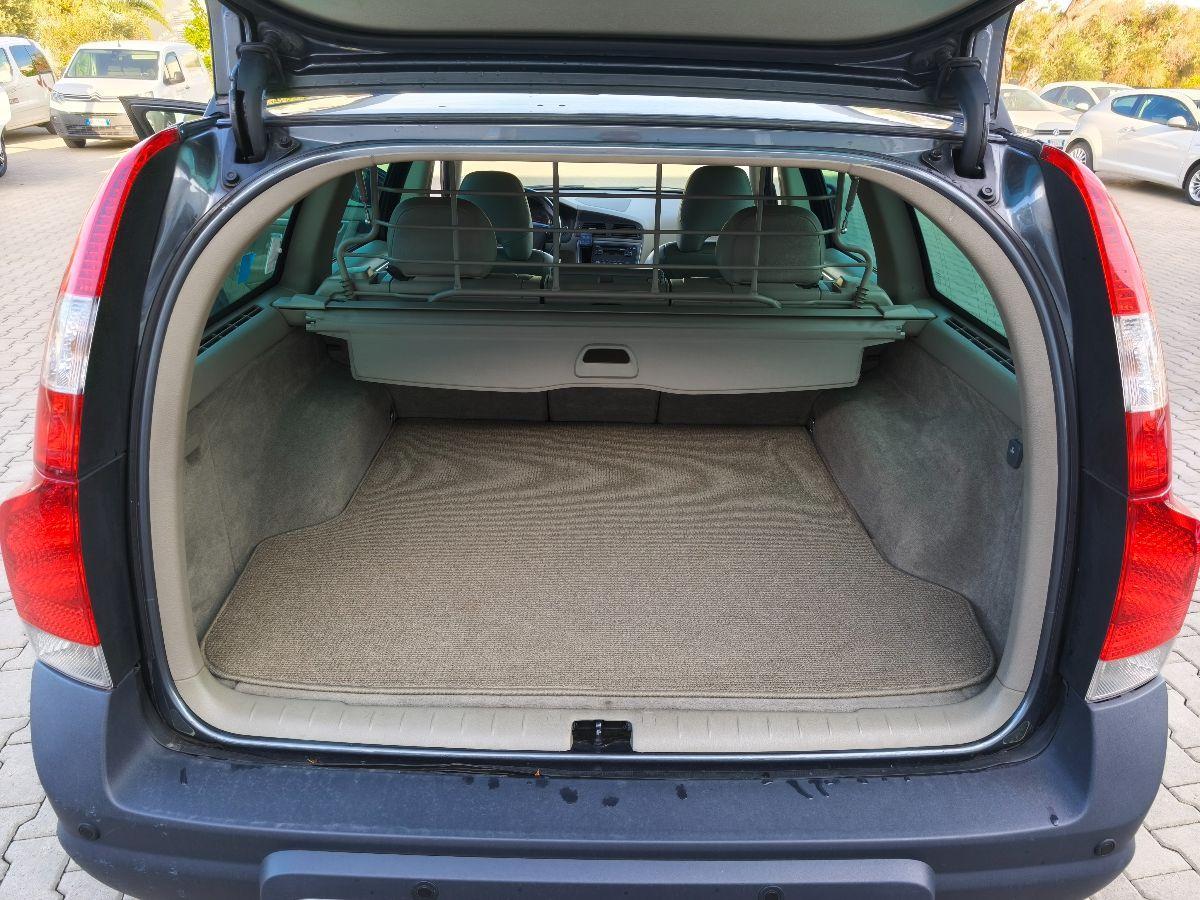 VOLVO XC70 2.4 D5 20V AWD Summum Solo 130.000km