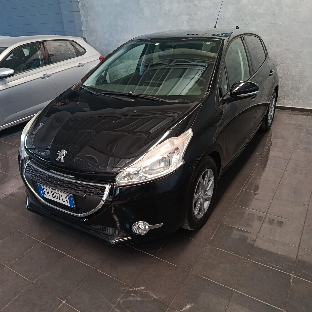 Peugeot 208 1.2 BENZINA