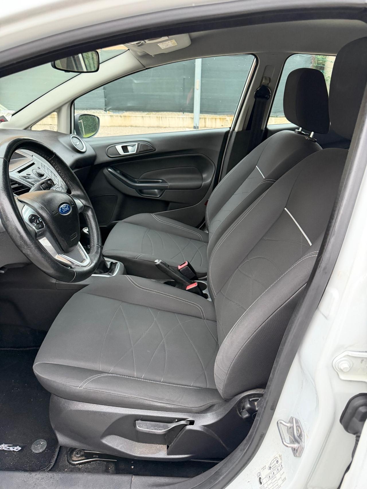 Ford Fiesta 1.5 tdci - NEOPATENTATI - 12 MESI DI GARANZIA -