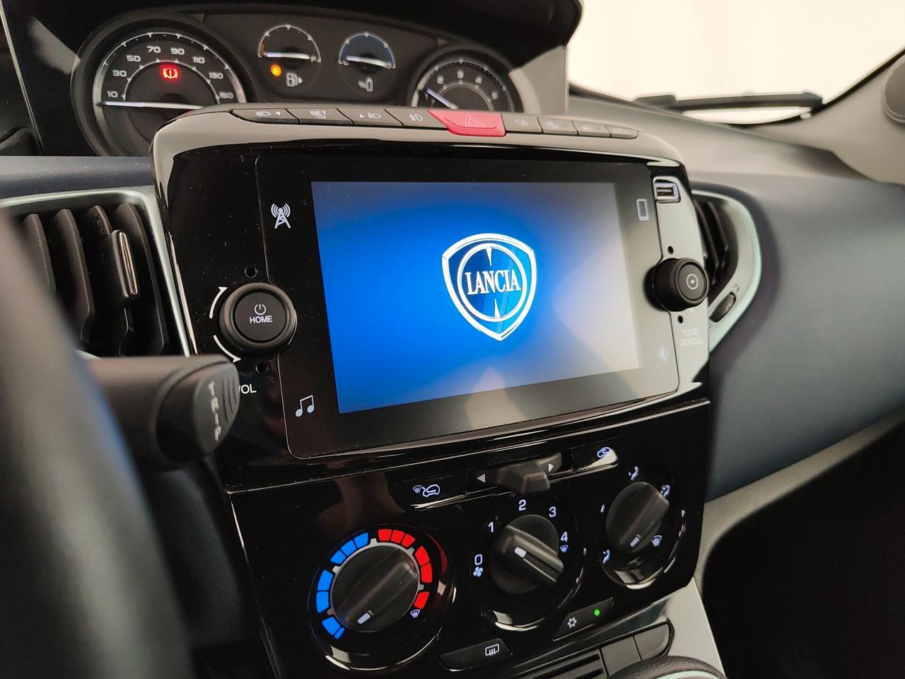 Lancia Ypsilon 1.0 FireFly 5 porte S&S Hybrid Platino