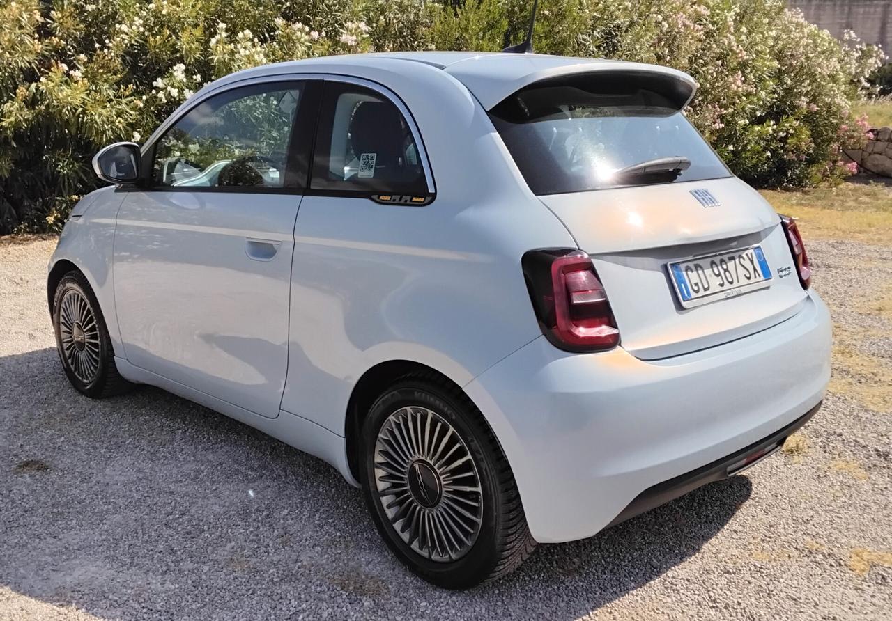 Fiat 500 500e Berlina 42 kWh La Prima