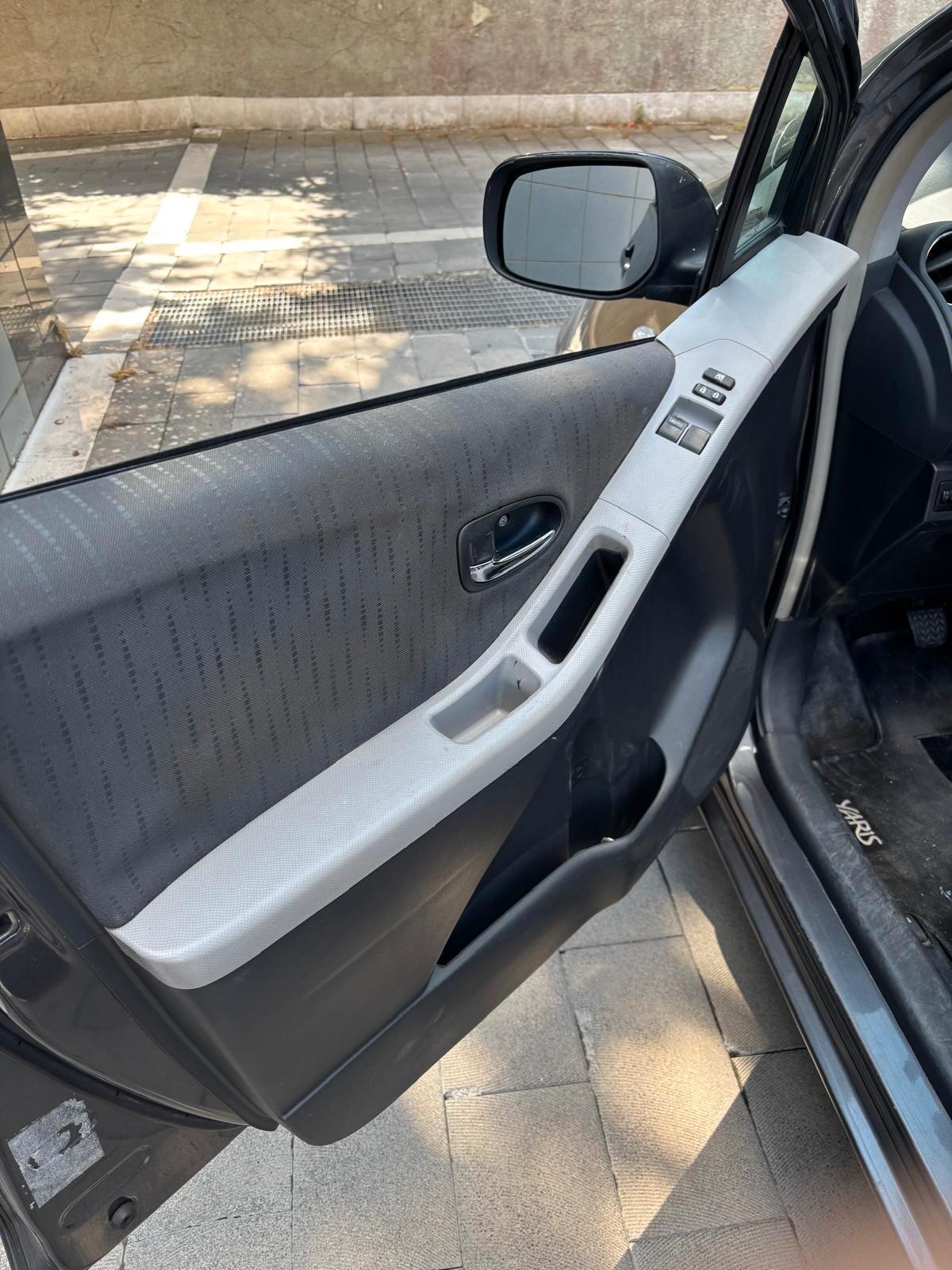 Toyota Yaris 1.4 5 porte Sol