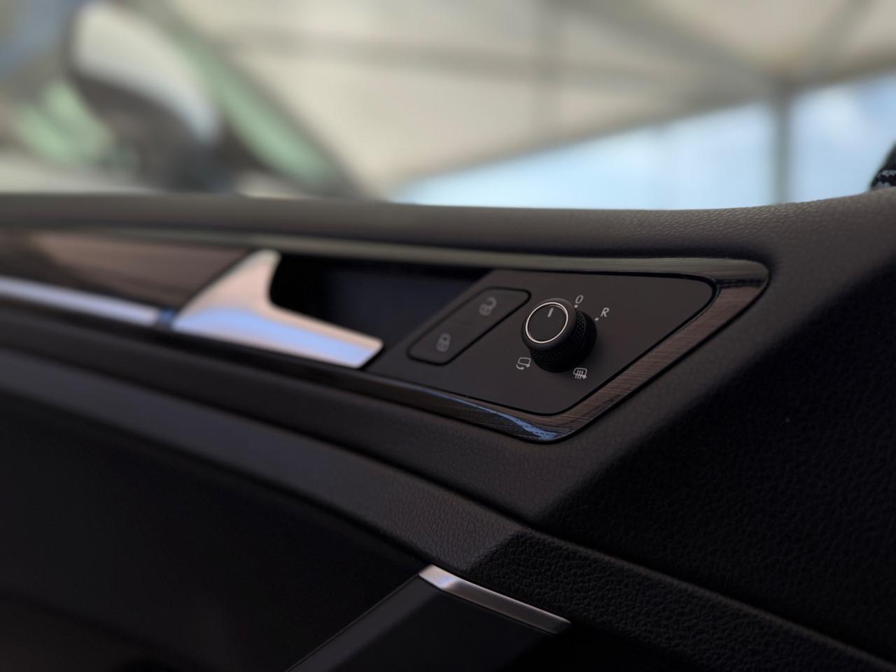Volkswagen Golf 1.6 TDI 115 CV DSG COCKPIT