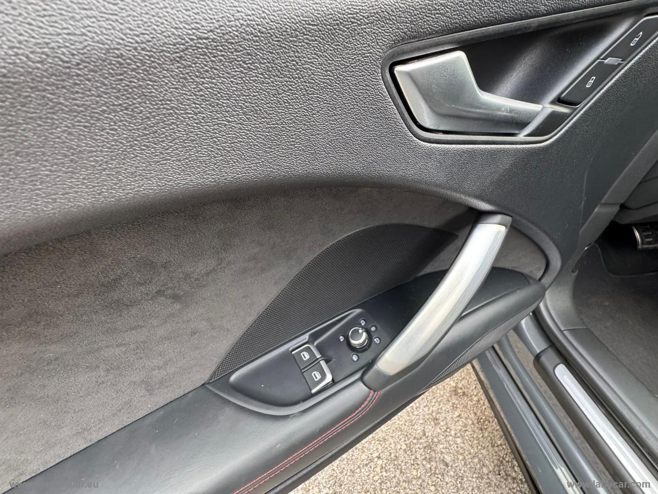 AUDI TT Coupé 40 TFSI S tr COMPETITION