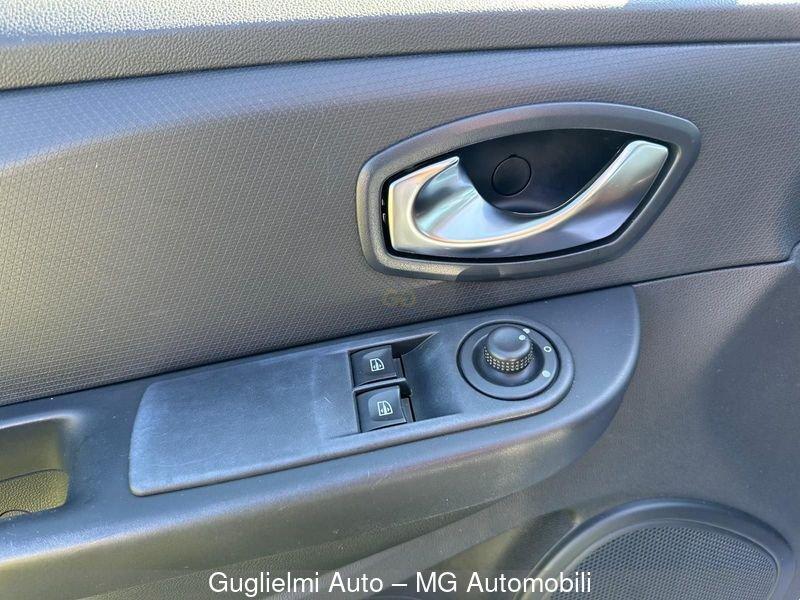 Renault Clio Clio 1.2 75CV 5 porte Life Ok Neopatentati