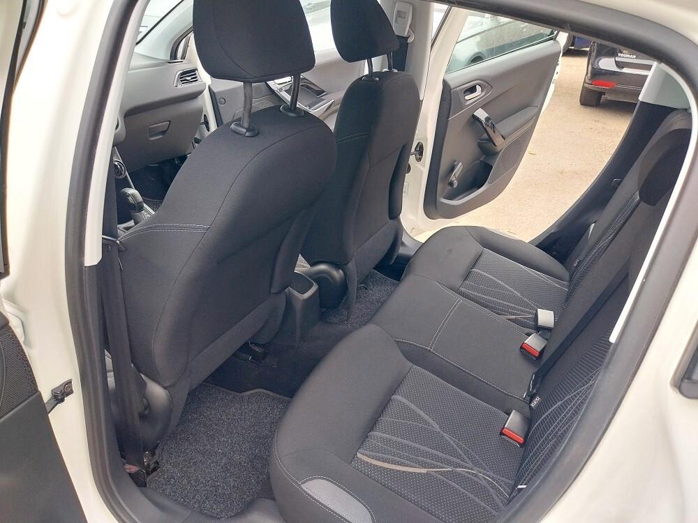 Peugeot 208 1.4 HDi 68 CV 5 porte Allure