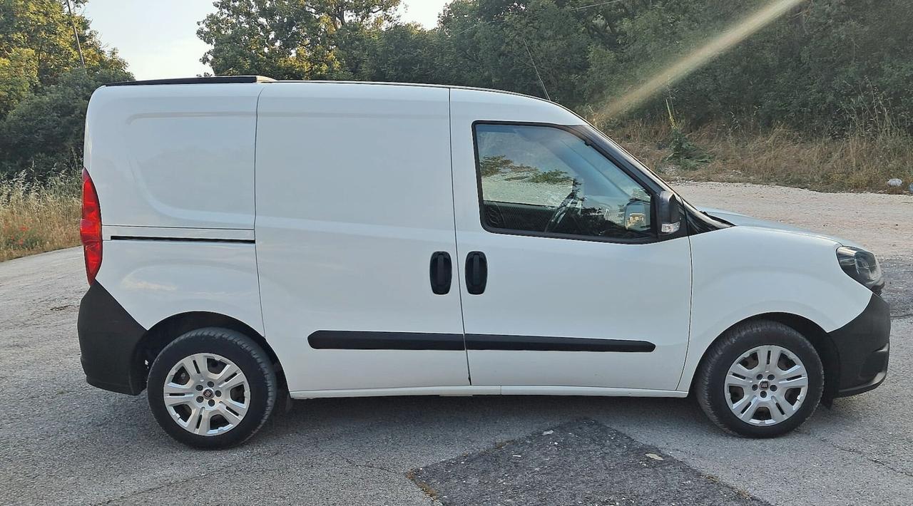 Fiat Doblo 1.6 MJT 105CV S&S PC-TN Cargo Lounge - 3 posti - Doppia porta laterale e voletto posteriore