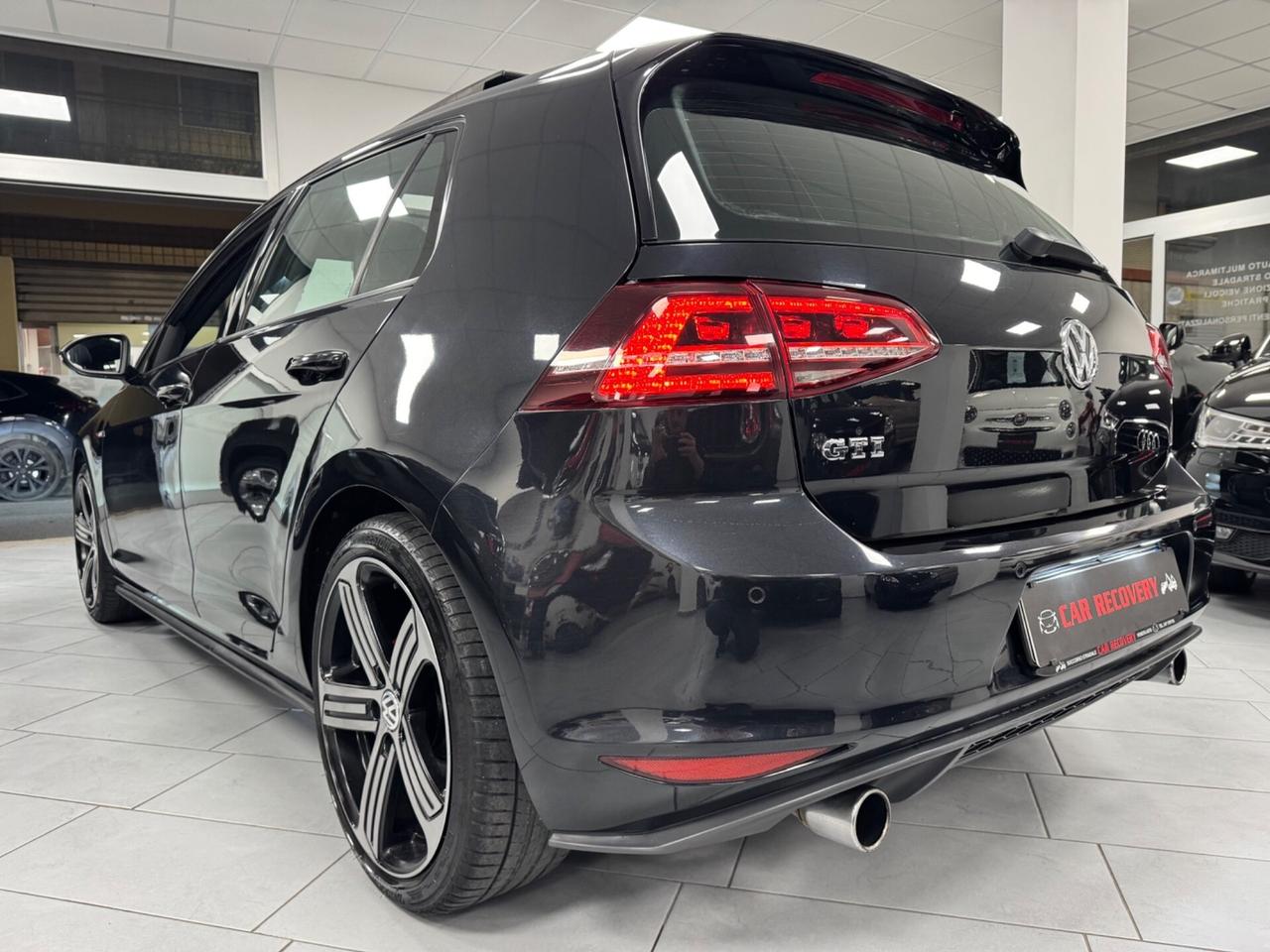 Volkswagen Golf GTI 2.0 TSI DSG TETTO