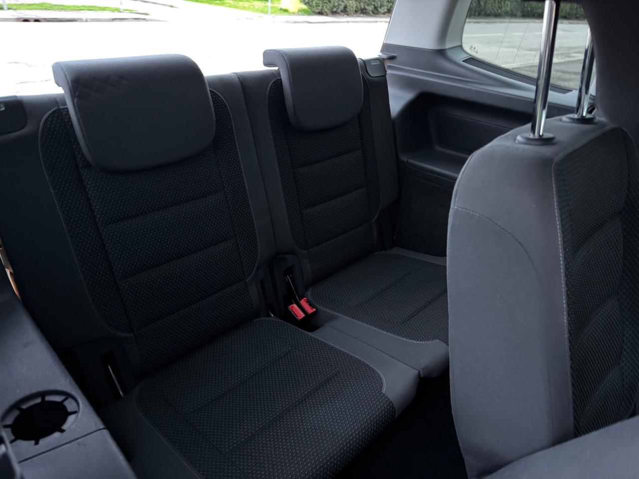 Volkswagen Touran 1.6 TDI DSG Business 7 posti 2015