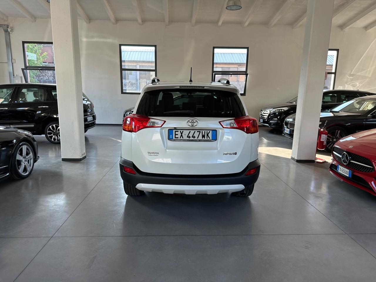 Toyota RAV 4 RAV4 2.0 D-4D 2WD Style White Ed.
