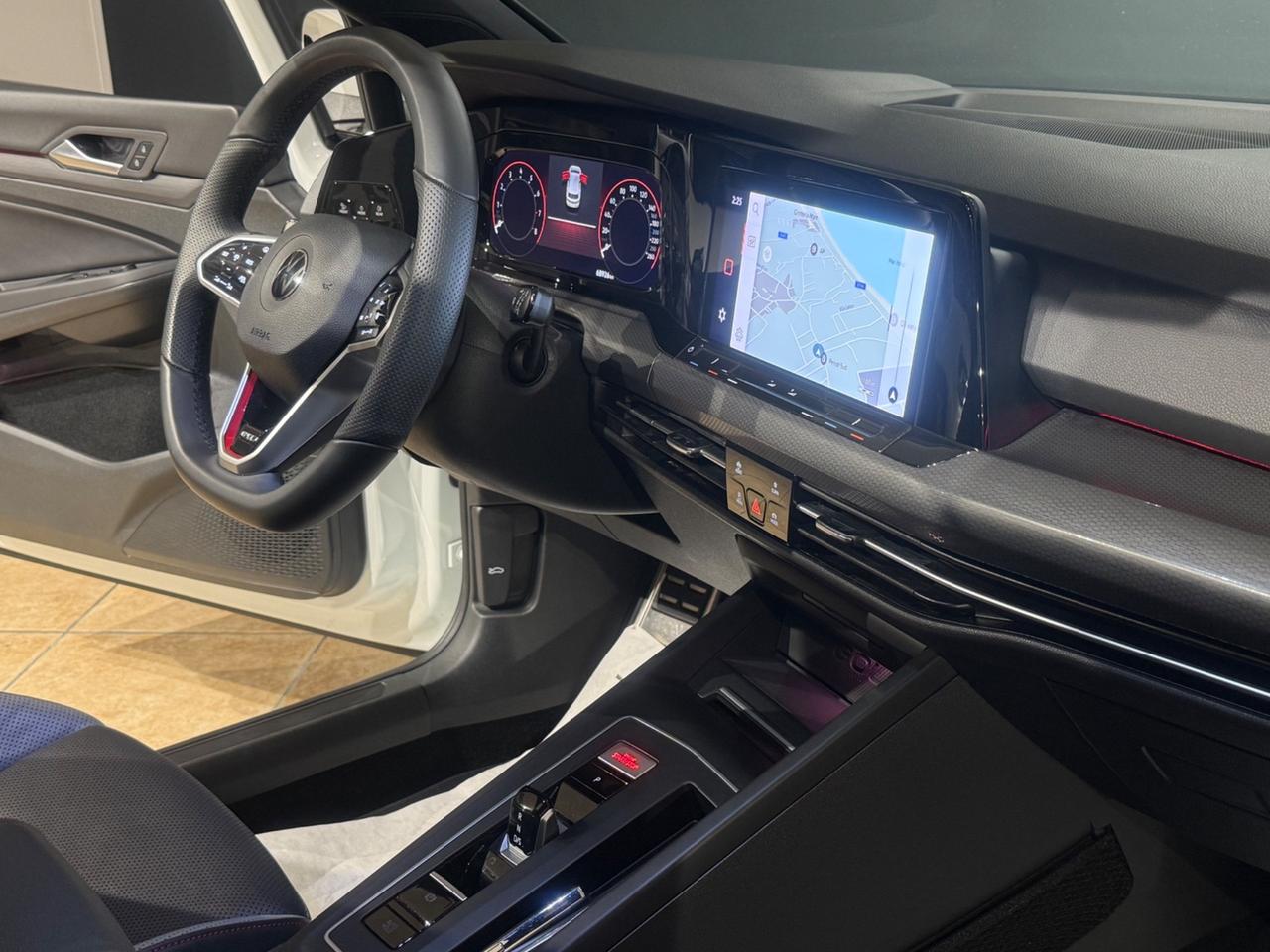 Volkswagen Golf GTI 2.0 TSI BlackStyle
