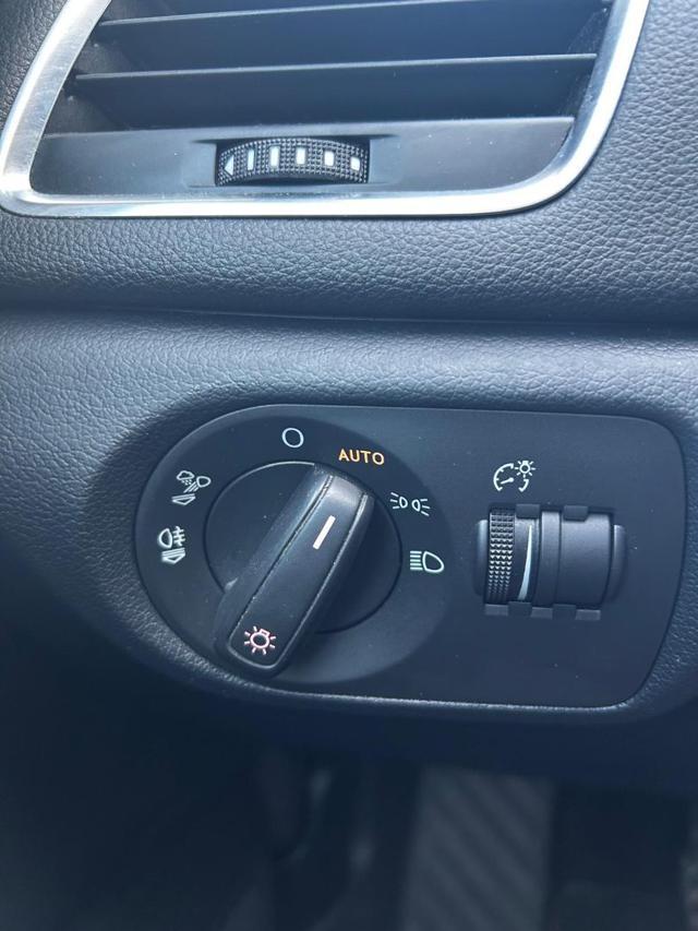 AUDI Q3 2.0 TDI 120 CV Business