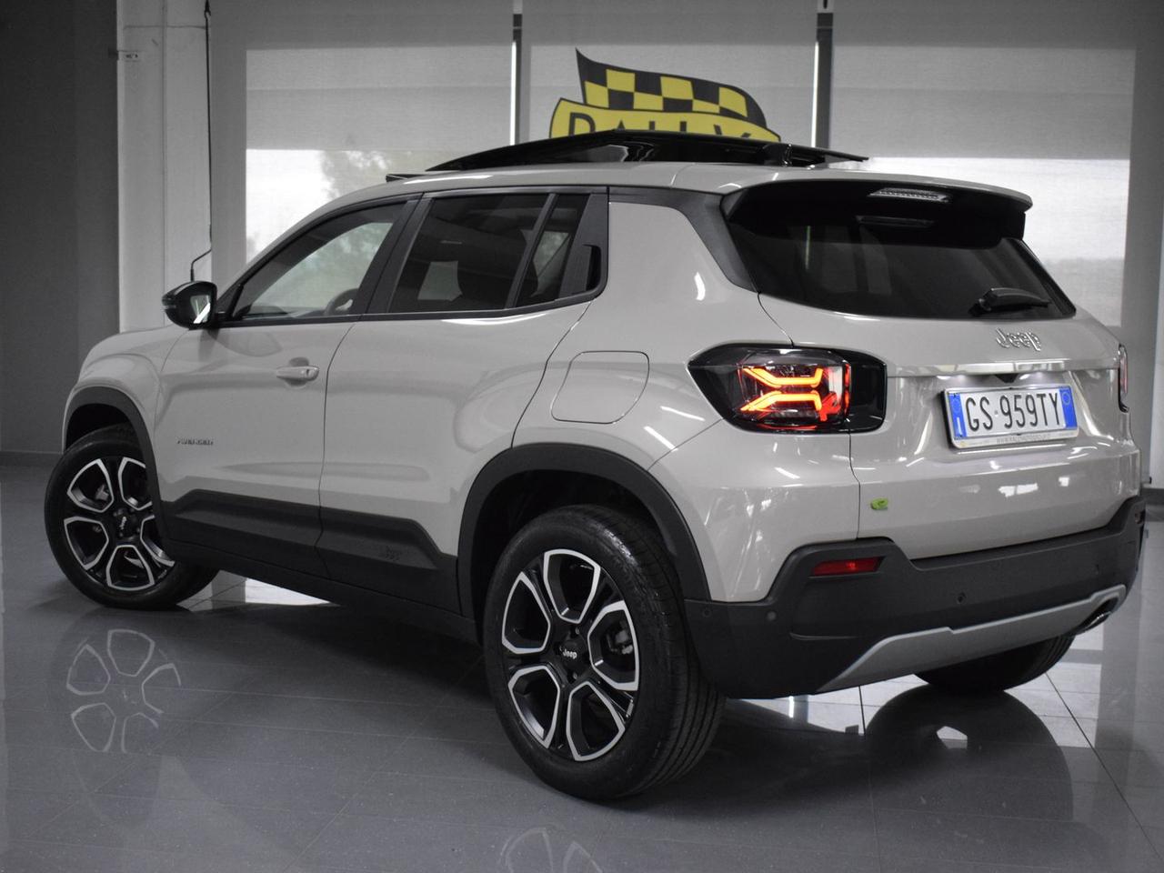 Jeep Avenger 1.2 e-HYBRID Summit