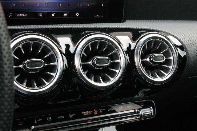 MERCEDES-BENZ A 180 dAutomatic AMGLine Premium Night Edition Uniprop.
