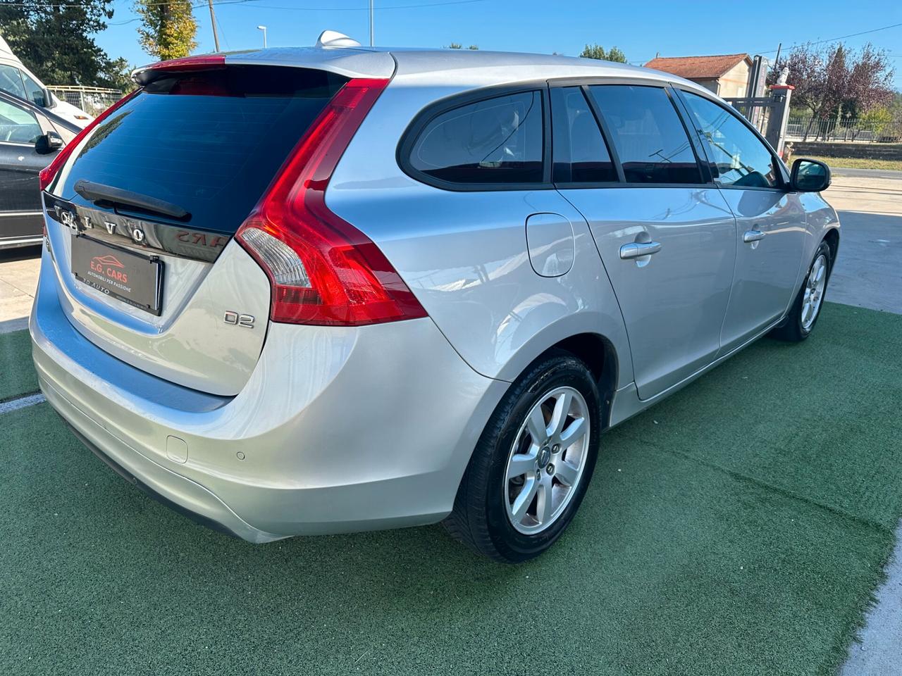 Volvo V60 1.6*D2*MOMENTUM*NAVI*KEY*BLUETOOTH*LED*