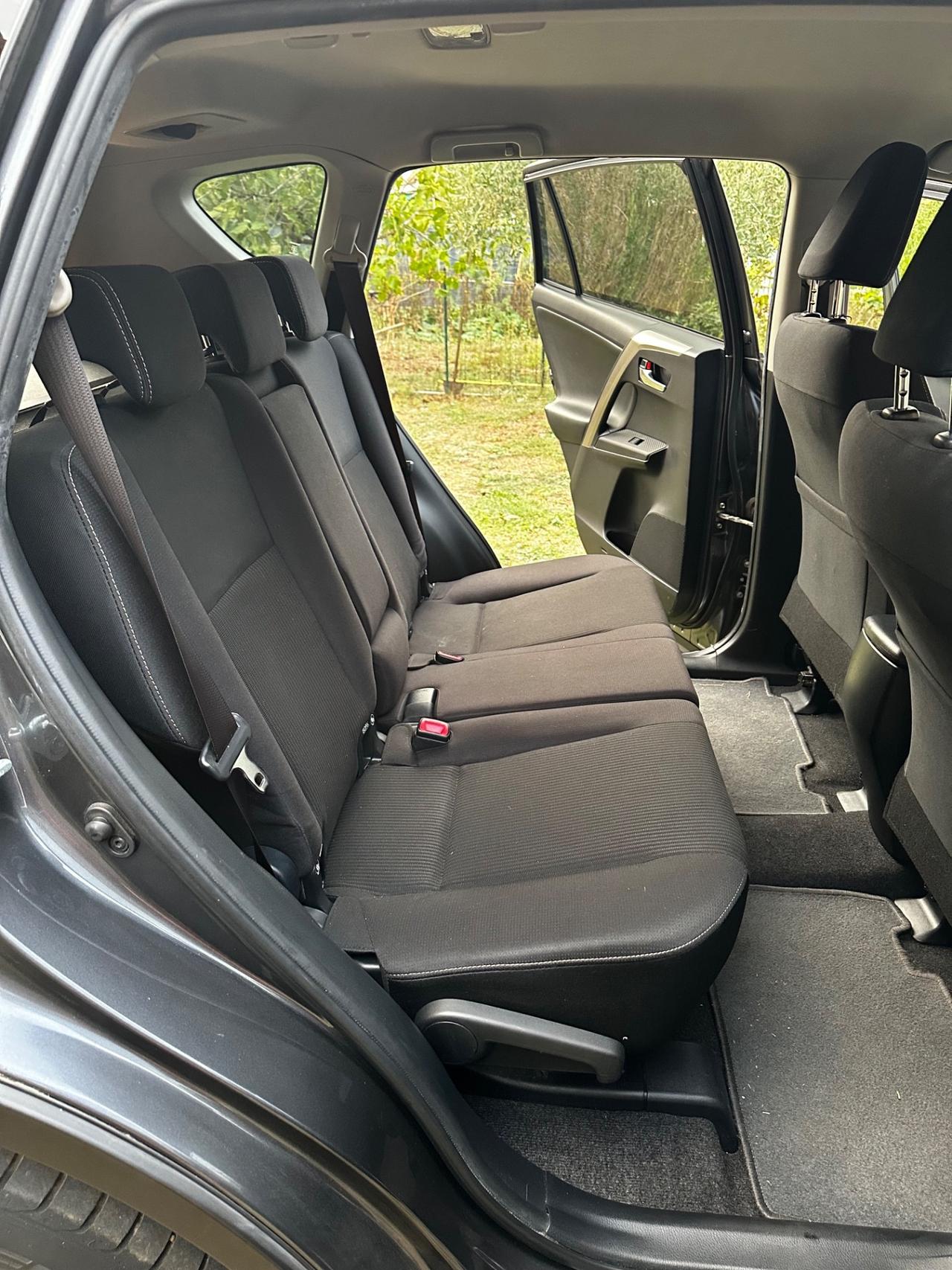 Toyota RAV 4 RAV4 2.0 D-4D 2WD Style White Ed.