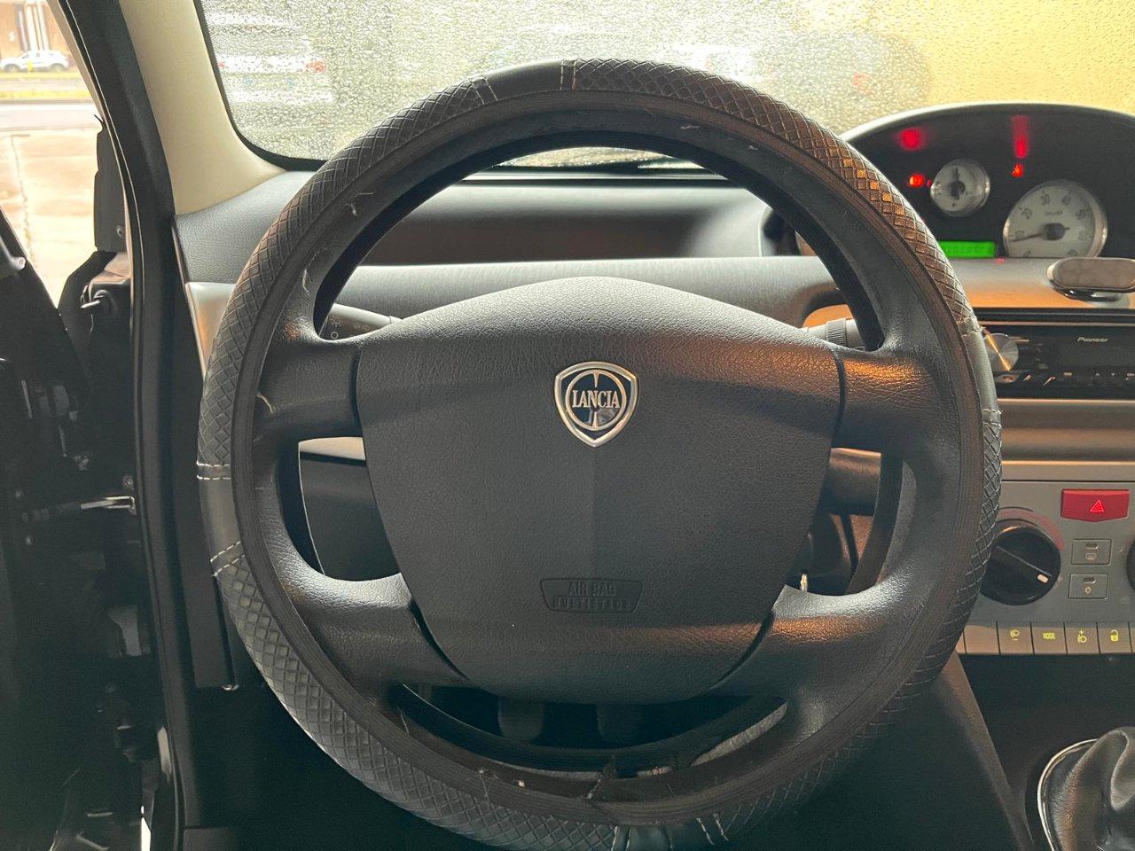Lancia Ypsilon 3 Porte Ypsilon 1.2 8v Argento