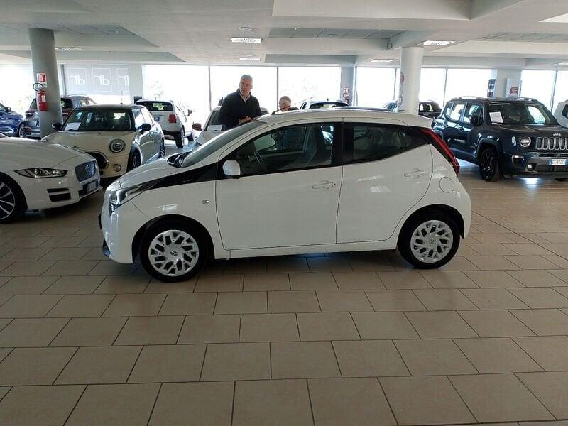 Toyota Aygo 004282 Connect 1.0 VVT-i 72 CV 5 porte x-play