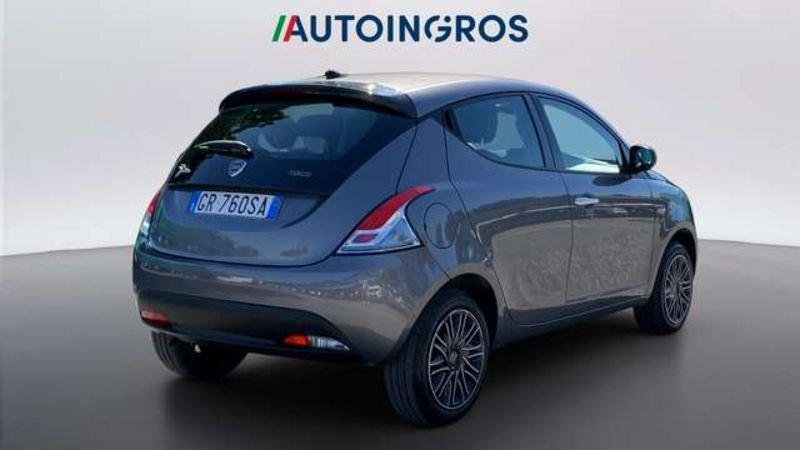 Lancia Ypsilon 1.0 FireFly Hybrid Silver