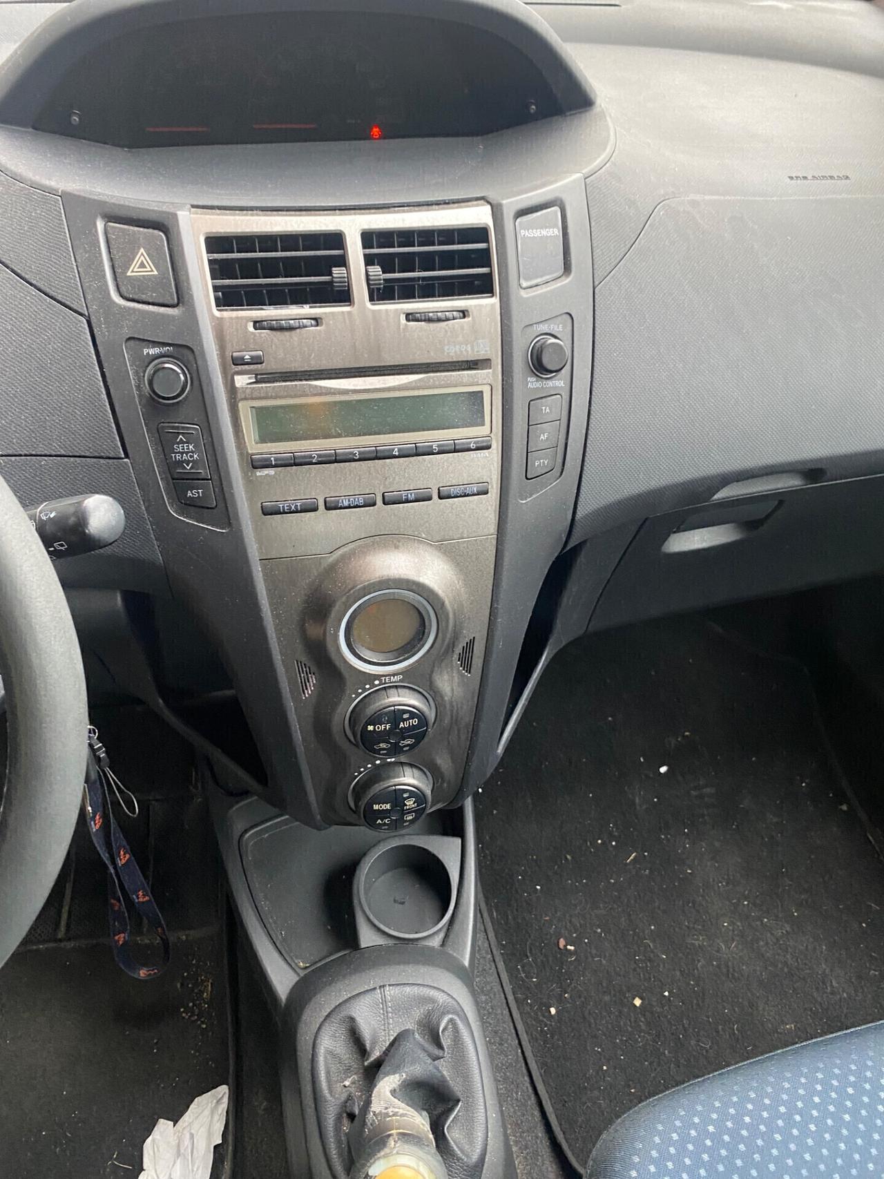 Toyota Yaris 1.0 5 porte Now NEOPATENTATI