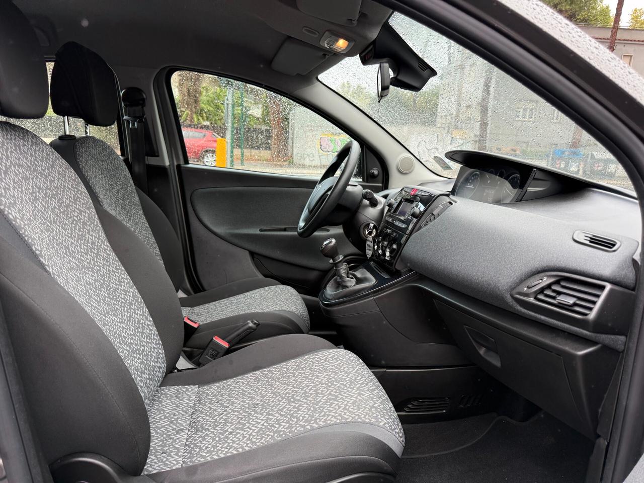 Lancia Ypsilon 1.0 FireFly 5 porte S&S Hybrid Ecochic Gold
